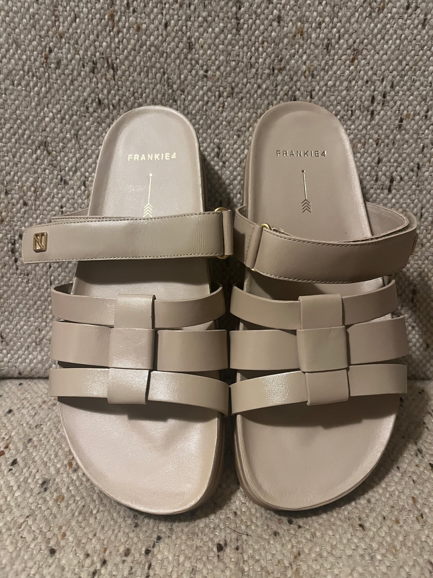 RRP $249 Frankie 4 : slides :  NEW never worn