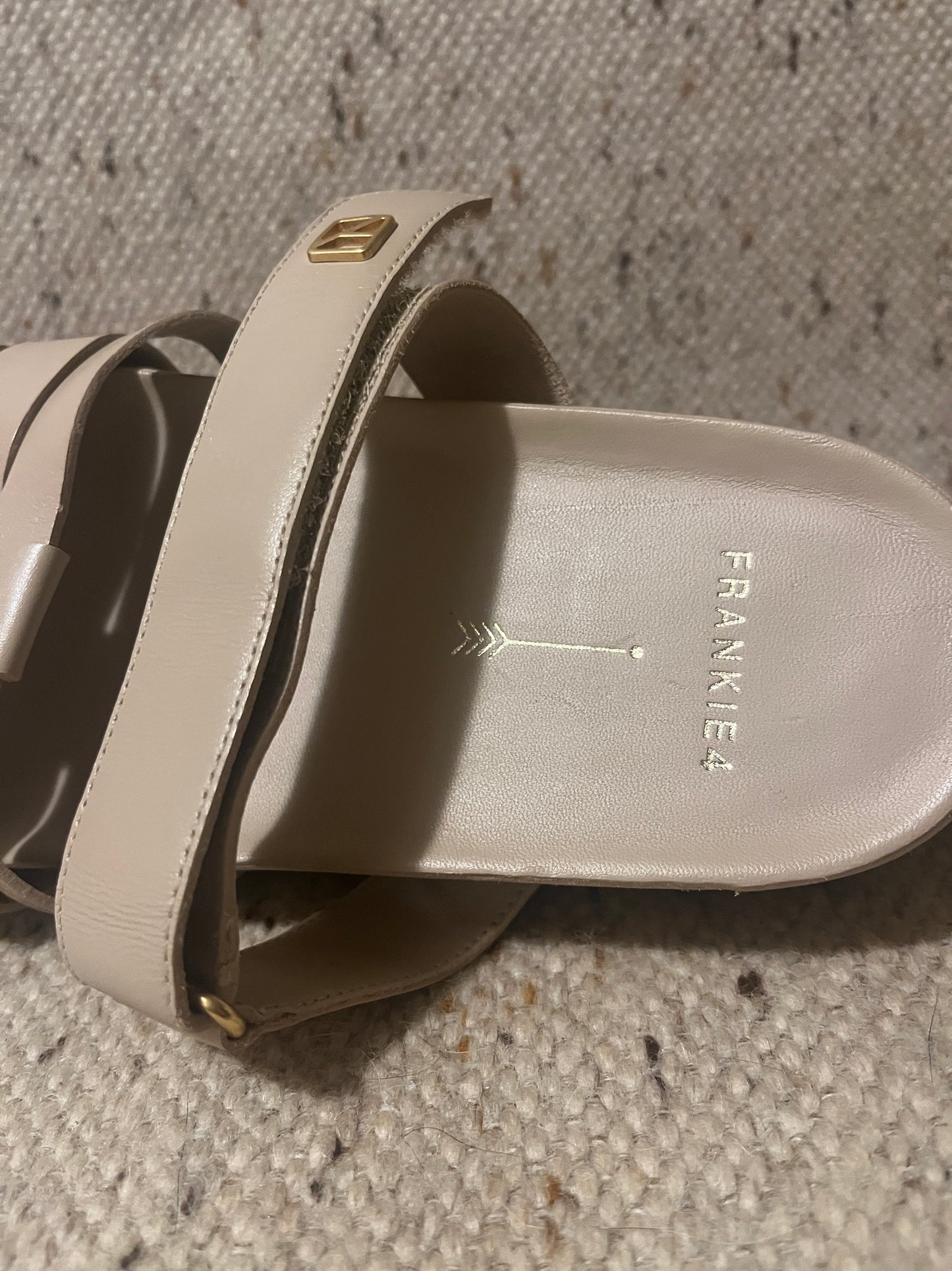 RRP $249 Frankie 4 : slides :  NEW never worn