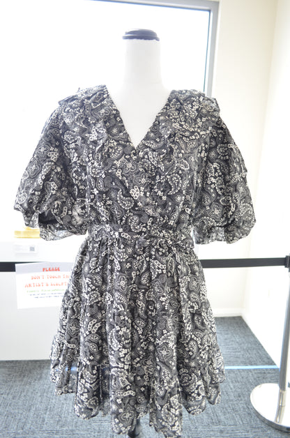 Black and white patterned dress on a mannequin