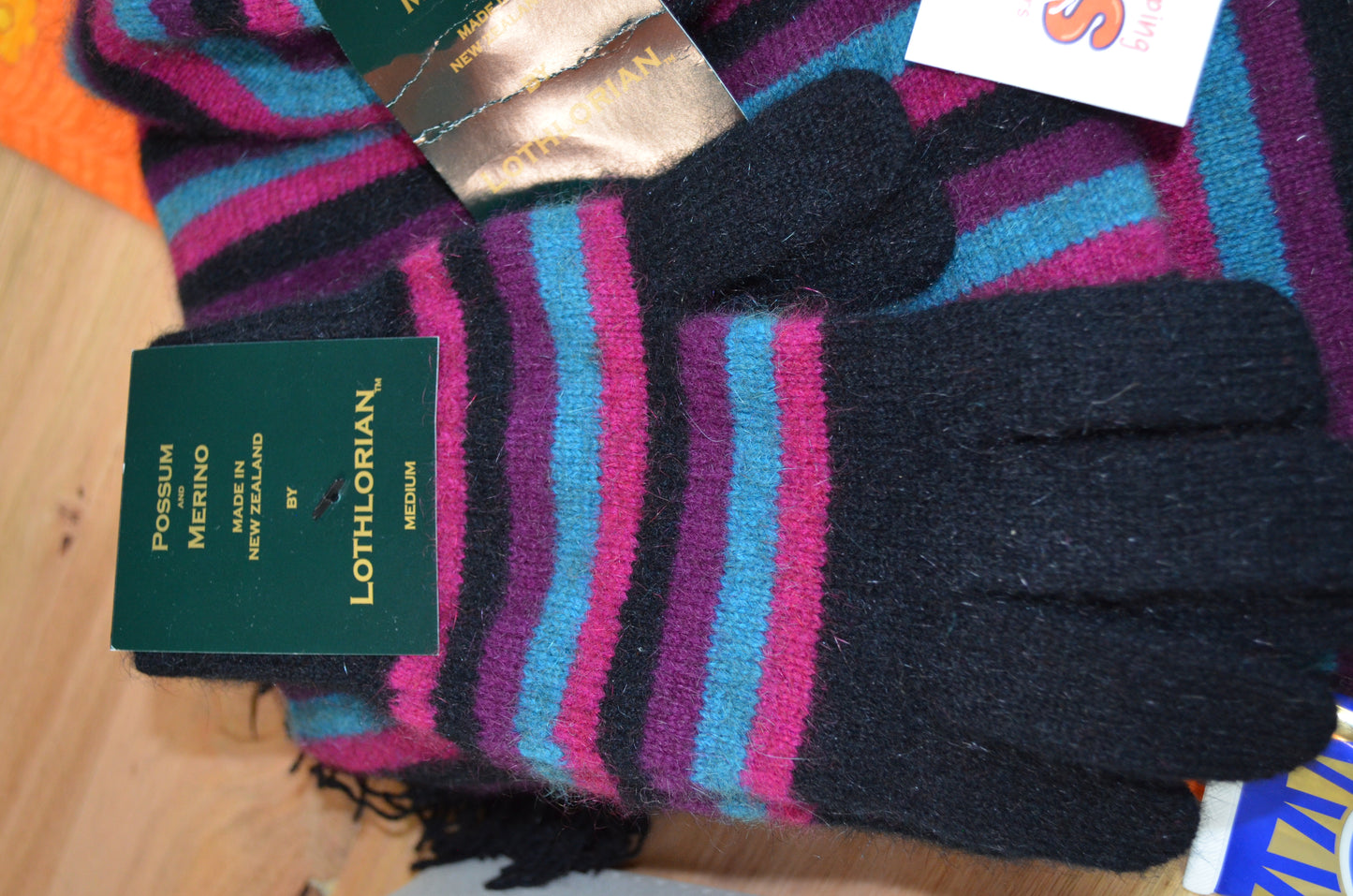 RRP OVER $200 - SET - Beanie, gloves and a scarfe